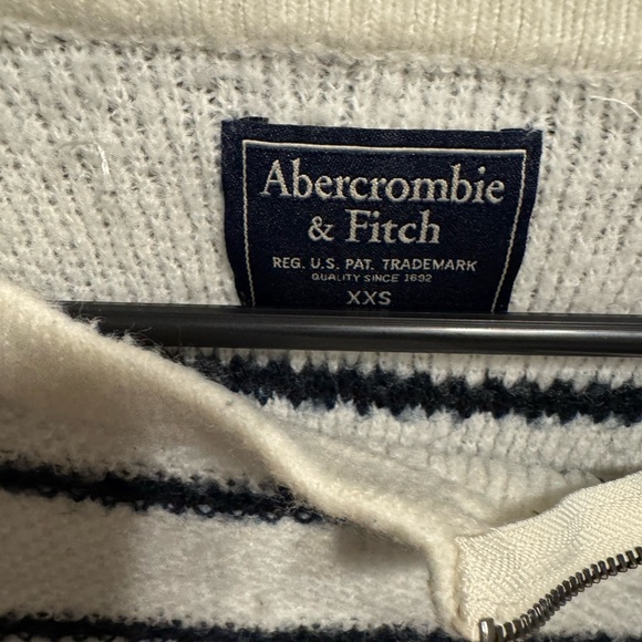 Sweater - Picture 3 of 3